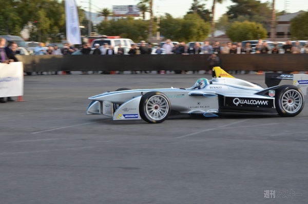 動画で見る、フォーミュラE実車走行 一般初公開