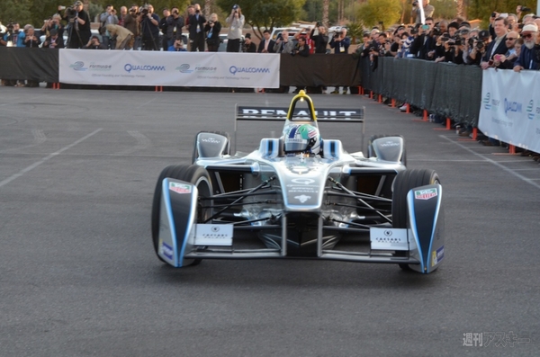 動画で見る、フォーミュラE実車走行 一般初公開
