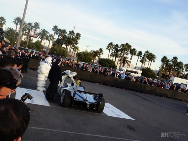 動画で見る、フォーミュラE実車走行 一般初公開
