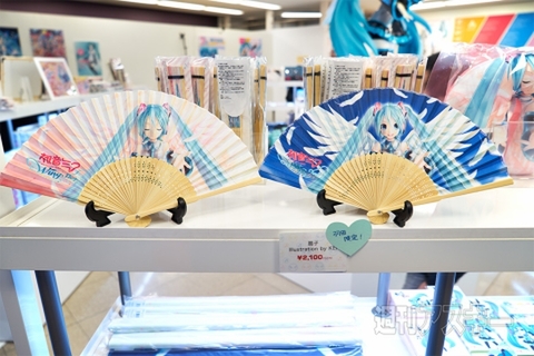 羽田の初音ミク ウイングショップ