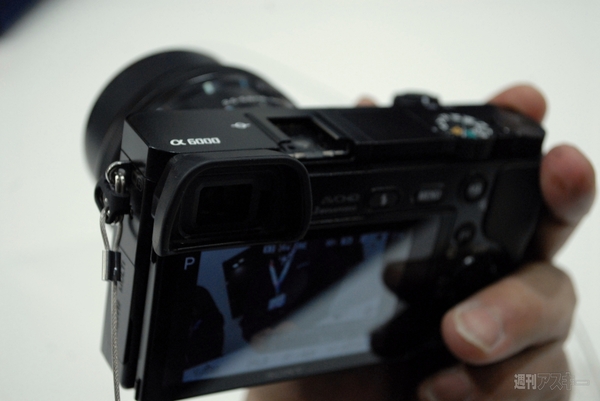 まばたきの2倍速いソニー『α6000』の世界最速AFを体感してきた:CP+2014