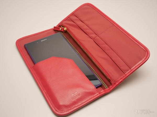 Xperia Z Ultra徹底レポート：ぴったりポーチやストラップを選んでみた