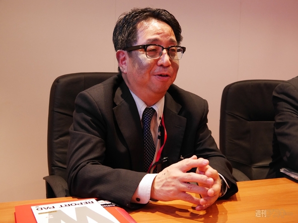 フランス版”らくらくスマホ”