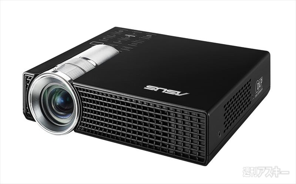 コンパクトで軽量かつ輝度500ルーメンの『P2M』をASUSが発表