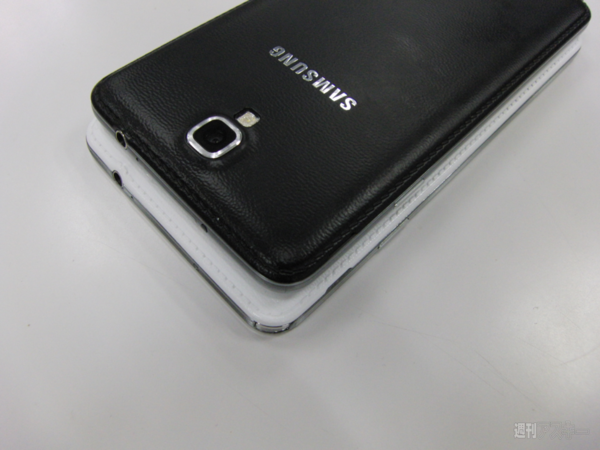 兄弟のようなGALAXY NOTE3 Neoを日本語化最速レビュー：週間リスキー入門