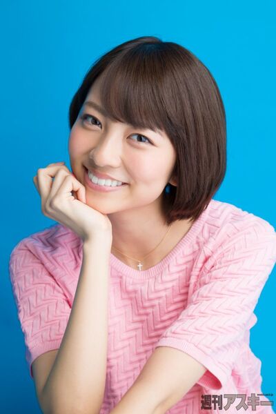 976号表紙の人・梨里杏