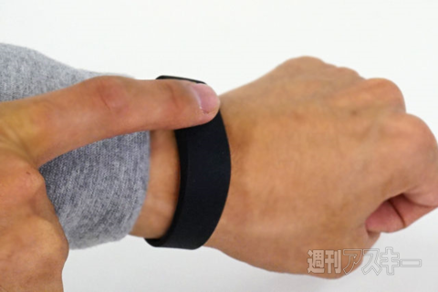 ウェアラブルバンド『Smartband SWR10』を身につけて自分のライフログを残そう！