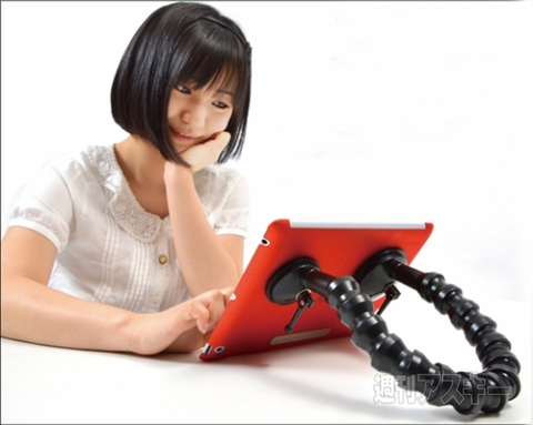 タブレットが吸い付く!　超強力吸盤ガッチリアームスタンド