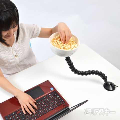 タブレットが吸い付く!　超強力吸盤ガッチリアームスタンド