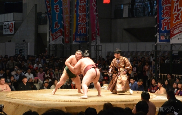 大相撲超会議場所