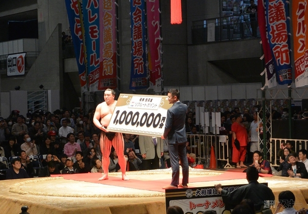 大相撲超会議場所