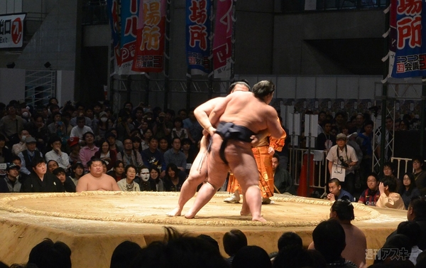 大相撲超会議場所