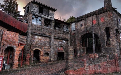 廃墟？ お化け屋敷？ いいえ、喫茶店です！ ほか。見出しで楽しむネタ6本