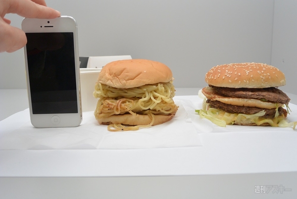 『メガマック』×『大勝軒 元祖つけ麺バーガー』