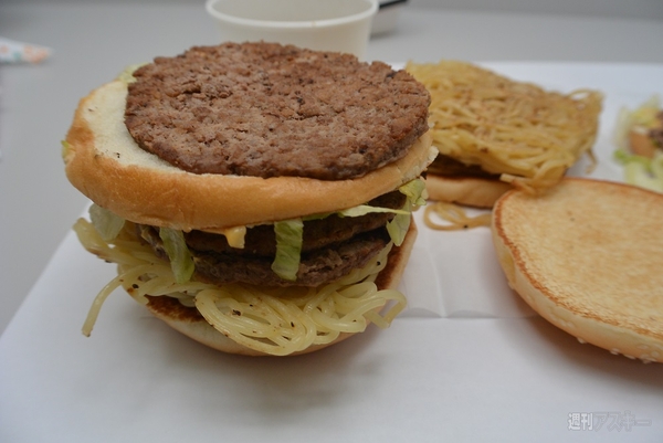 『メガマック』×『大勝軒 元祖つけ麺バーガー』