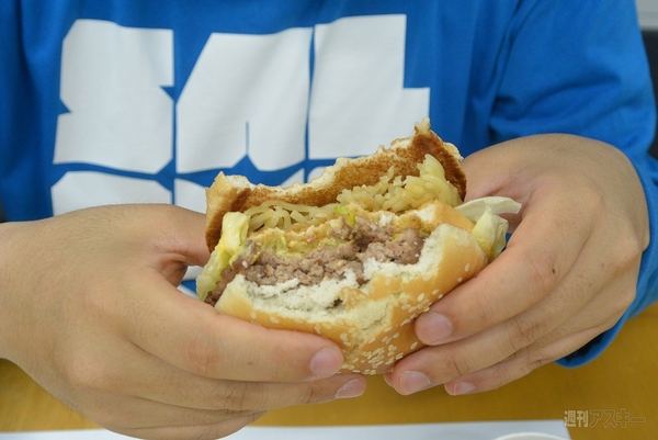 『メガマック』×『大勝軒 元祖つけ麺バーガー』