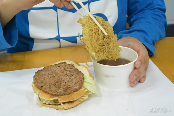 『メガマック』×『大勝軒 元祖つけ麺バーガー』