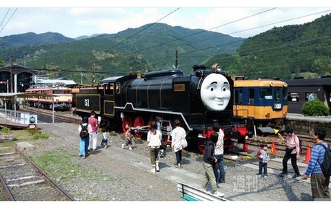 すーぱーそに子がカップ麺のふたストッパーに!? ほか。見出しで楽しむネタ7本