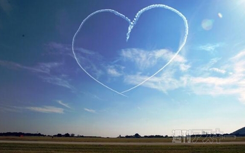 床がスッケスケの飛行機が登場!? ほか。見出しで楽しむネタ6本