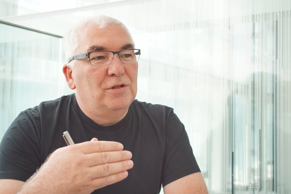 140609_moro_applestore_02