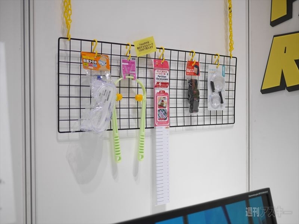 100円ショップの素材で作ったヘッドセットで驚きの3DVR体験