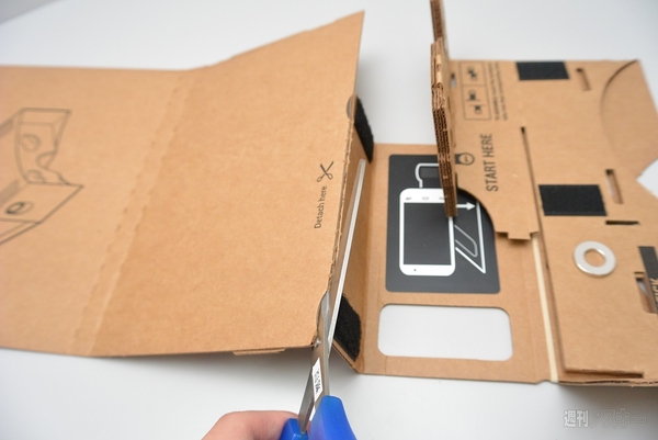 グーグルのダンボール製ヘッドマウントディスプレー