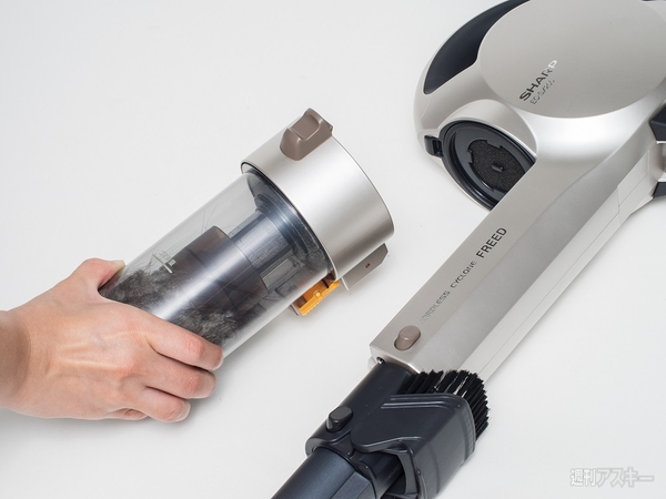 コードレスサイクロン掃除機FREED
