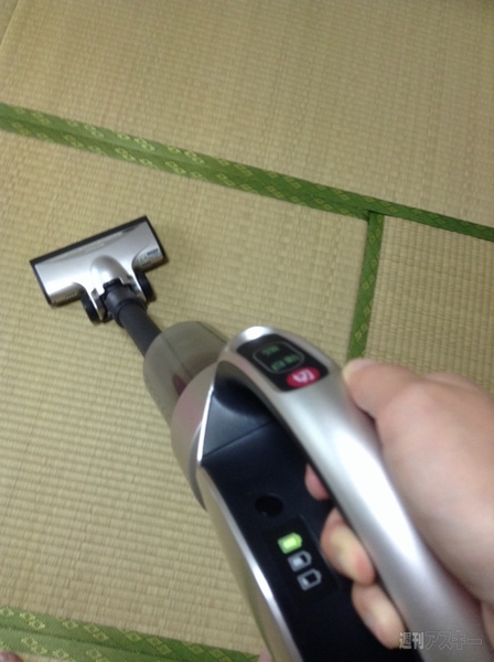 コードレスサイクロン掃除機FREED