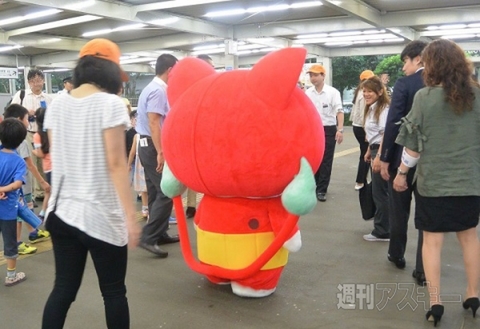 妖怪ウォッチのラッピング電車