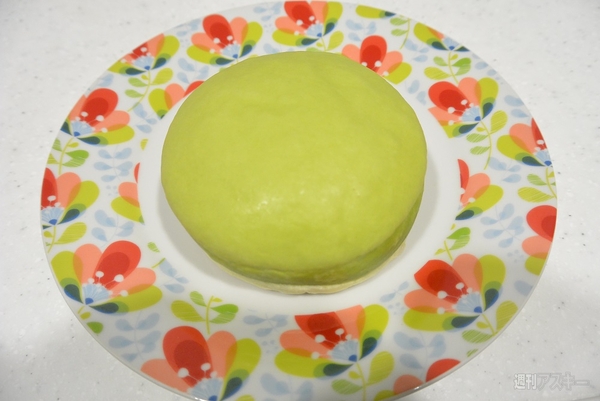 『冷やして食べるしっとりメロンパン（夕張メロンクリーム）』