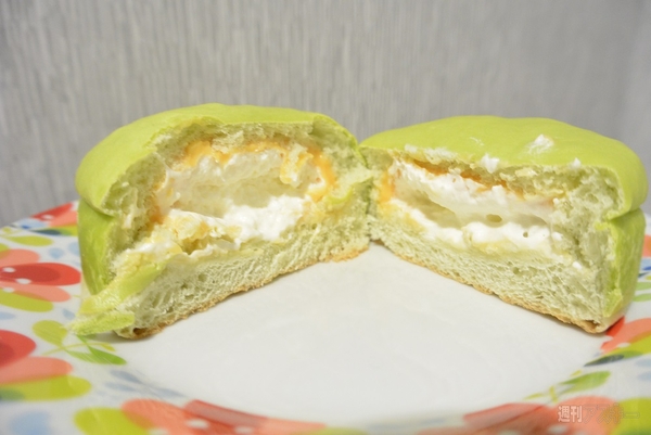 『冷やして食べるしっとりメロンパン（夕張メロンクリーム）』