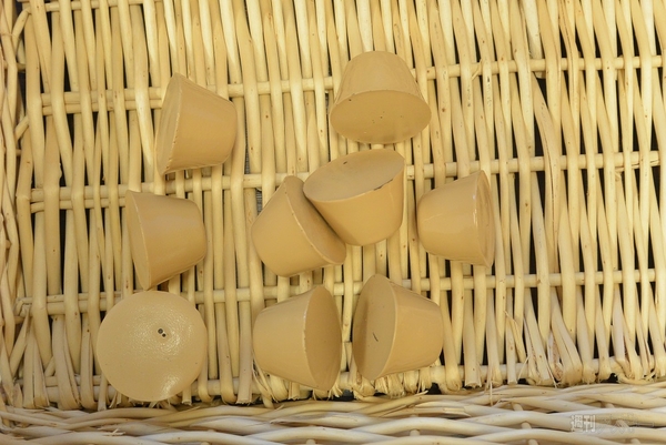 『ピノ アーモンド味』をつかみ取り