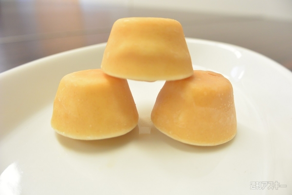 『ピノ アーモンド味』をつかみ取り