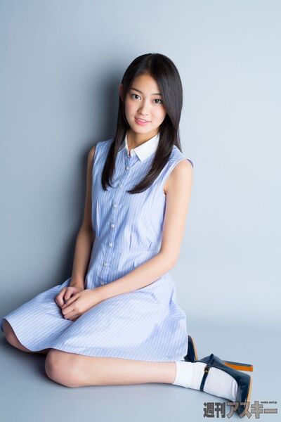 990号表紙の人・吉本実憂