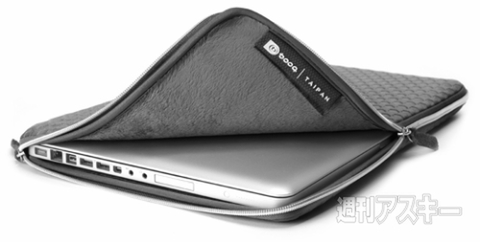 booq Taipan spacesuit