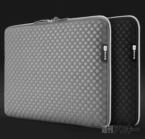 booq Taipan spacesuit