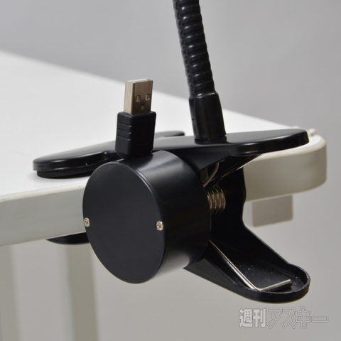 USBサービスポート付きスマートフォン用クリップ式フレキシブルアーム　LEDライト付