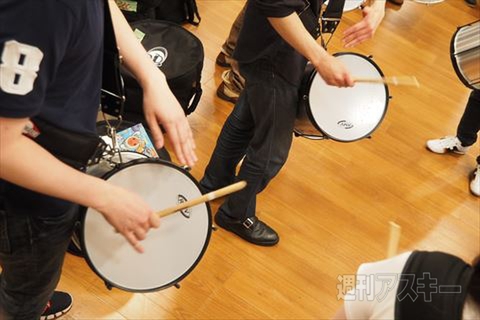 ガンホー・サンバカーニバルチームに密着取材!【その2】 バテリアでアゴゴを叩いちゃいます！