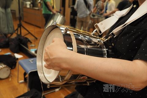 ガンホー・サンバカーニバルチームに密着取材!【その2】 バテリアでアゴゴを叩いちゃいます！