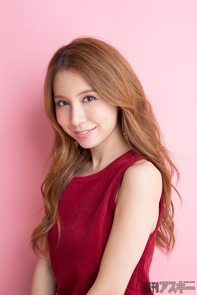 996号表紙の人・May J.