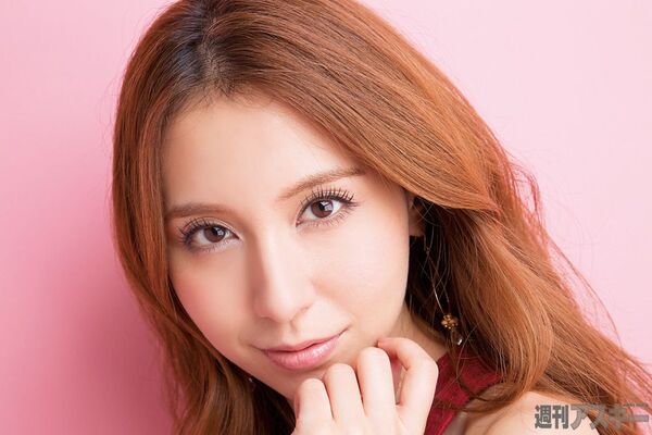 996号表紙の人・May J.