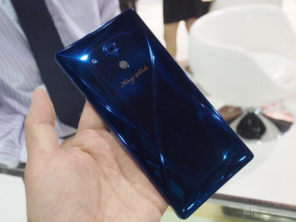 台湾発の高級スマホ