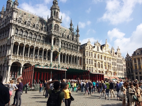 BASEのプリペイドLTEでアントワープを旅する