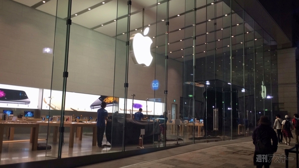 Apple Store表参道行列