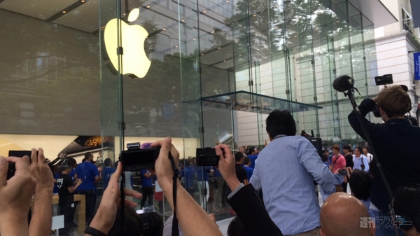 Apple Store表参道行列