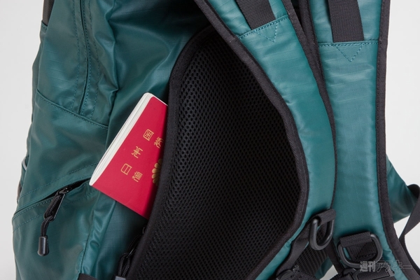 Nomadic撥水デイパック