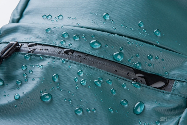 Nomadic撥水デイパック
