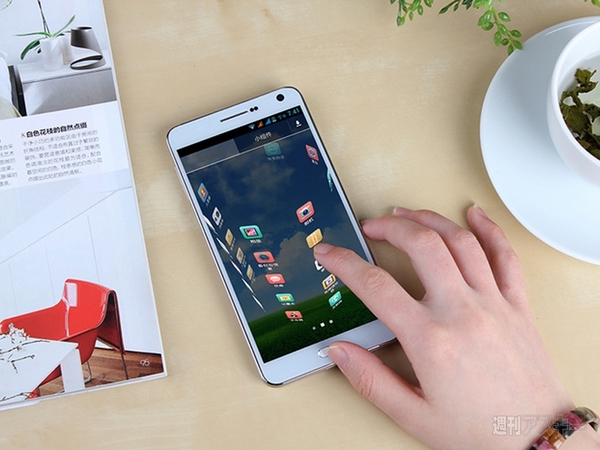 HTC Desire EYEのライバル