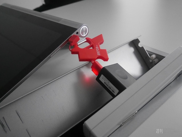 プロジェクター内蔵タブレットで24hニコ生を鑑賞