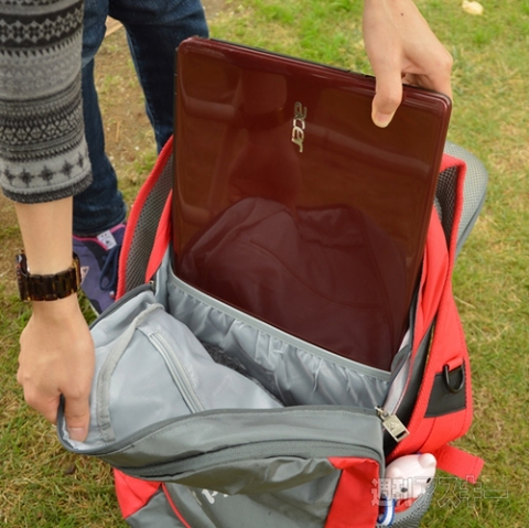 どこでも座れるリュック